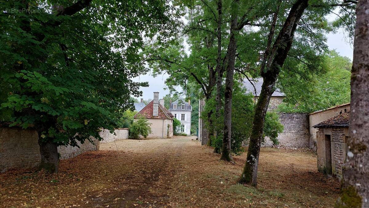 Maison à SAVIGNY-EN-SEPTAINE