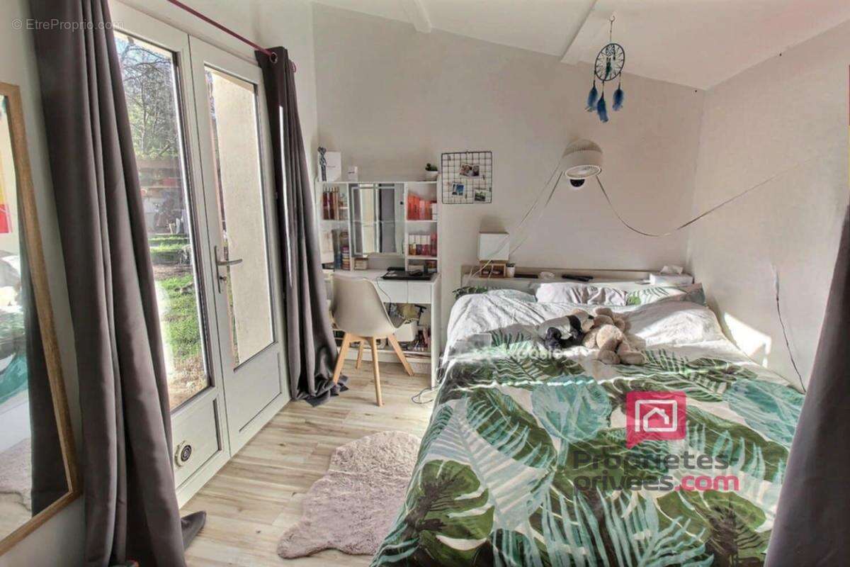 Maison à BAGNOLS-EN-FORET