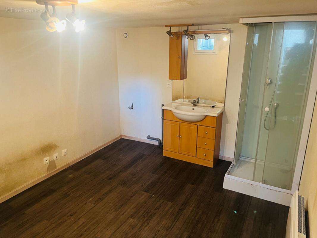 Appartement à FONTAINE-LES-GRES