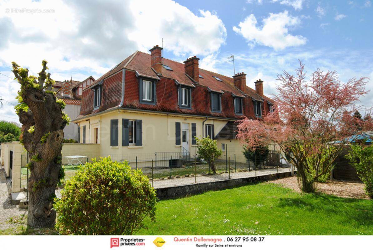 Appartement à FONTAINE-LES-GRES