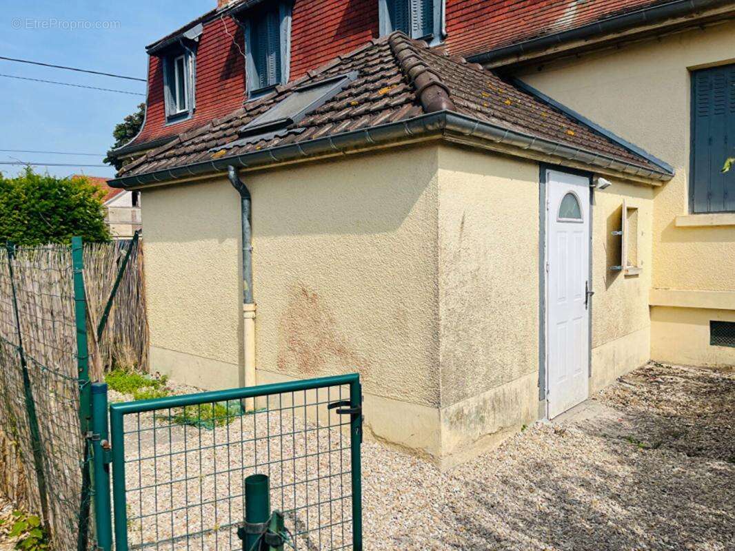 Appartement à FONTAINE-LES-GRES