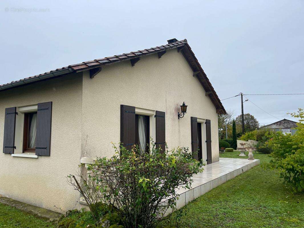 Maison à LA TOUR-BLANCHE