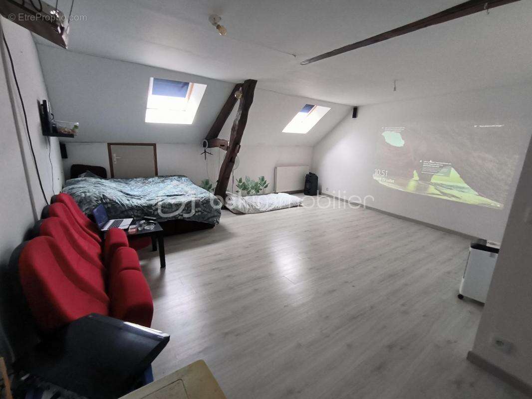 Maison à VILLENEUVE-SUR-YONNE