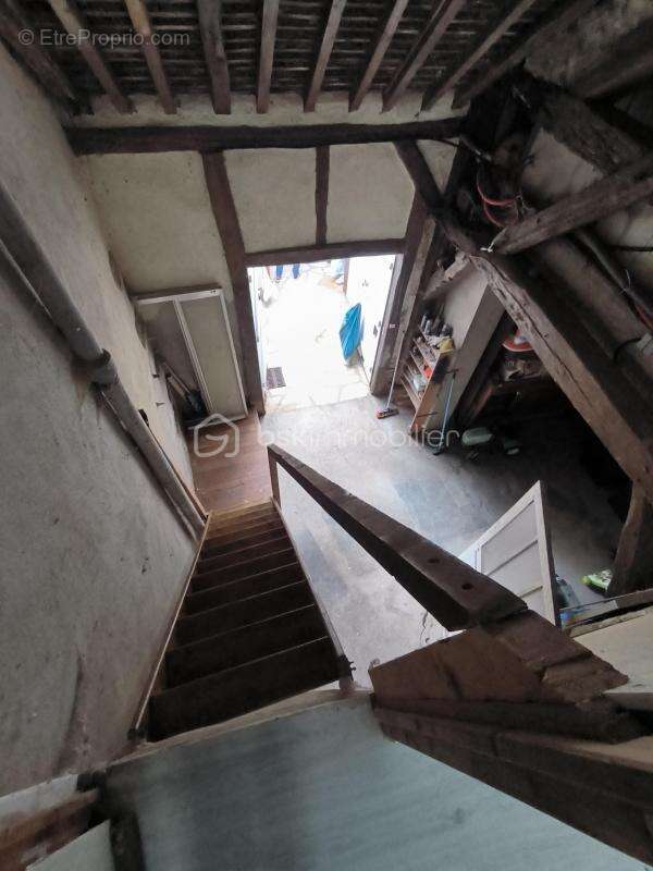 Maison à VILLENEUVE-SUR-YONNE