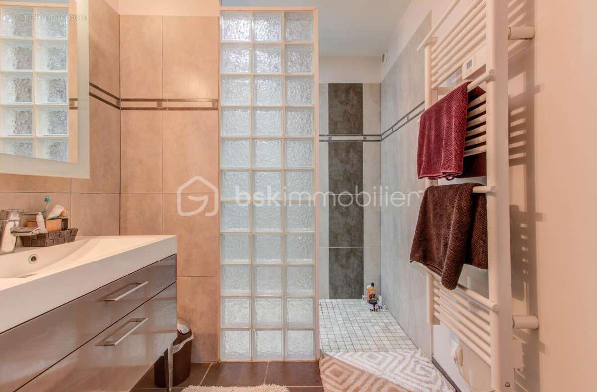 Appartement à MONTBOUCHER-SUR-JABRON