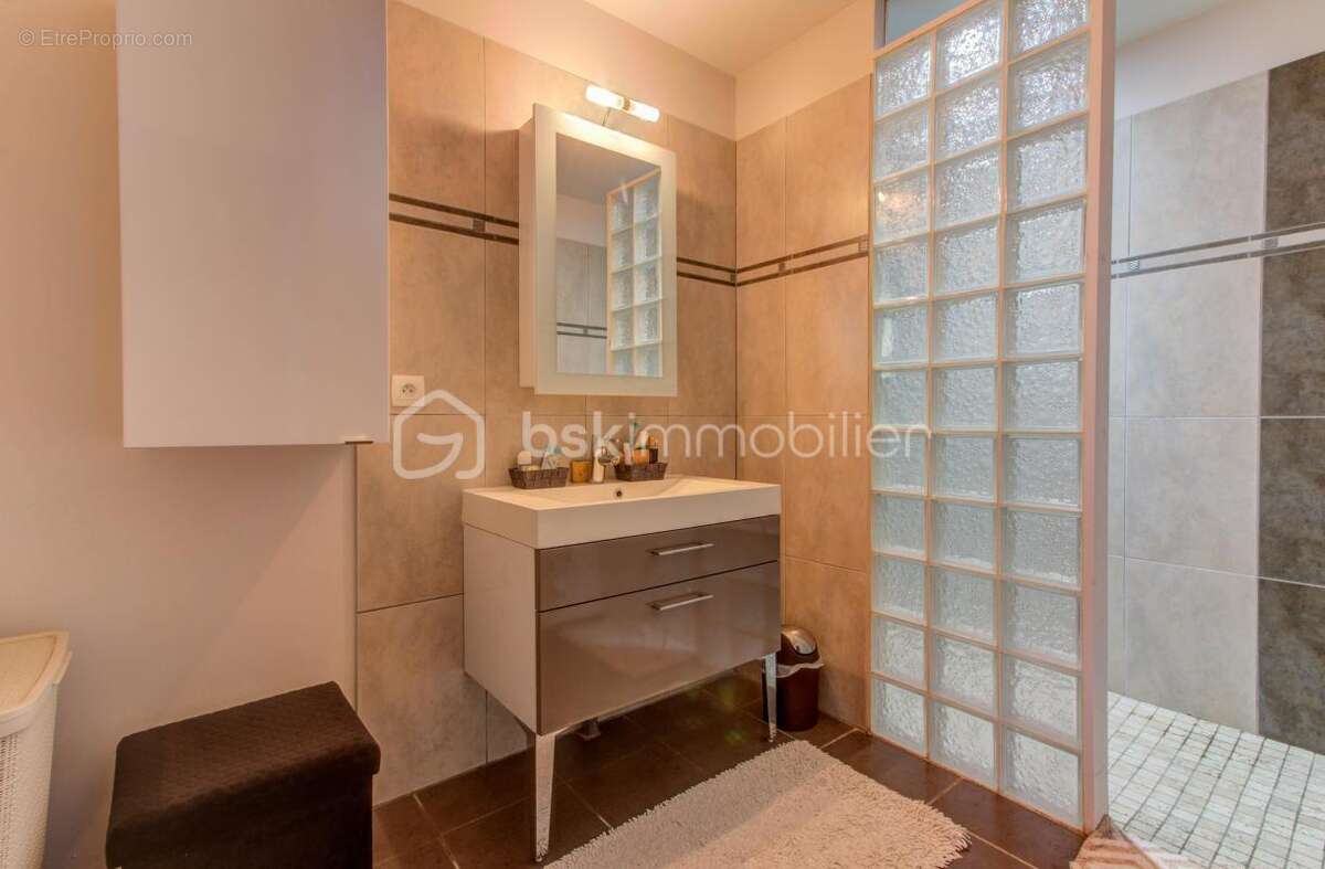 Appartement à MONTBOUCHER-SUR-JABRON