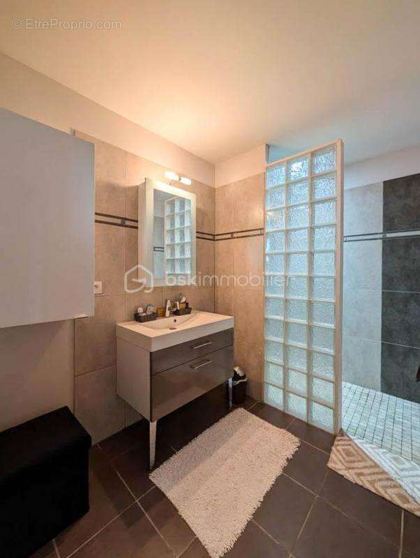 Appartement à MONTBOUCHER-SUR-JABRON