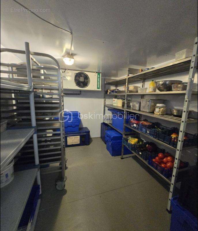 Commerce à SAINT-MONTAN