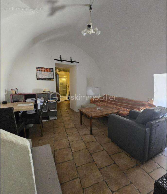 Commerce à SAINT-MONTAN