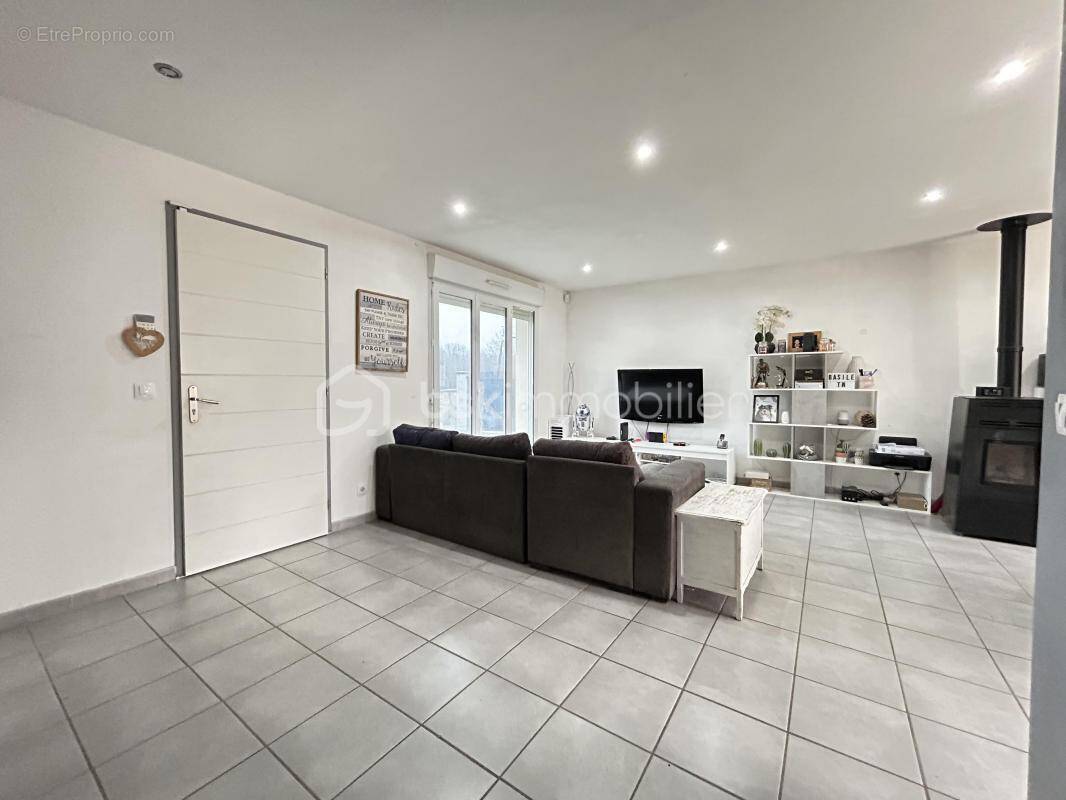 Maison à BOUVESSE-QUIRIEU