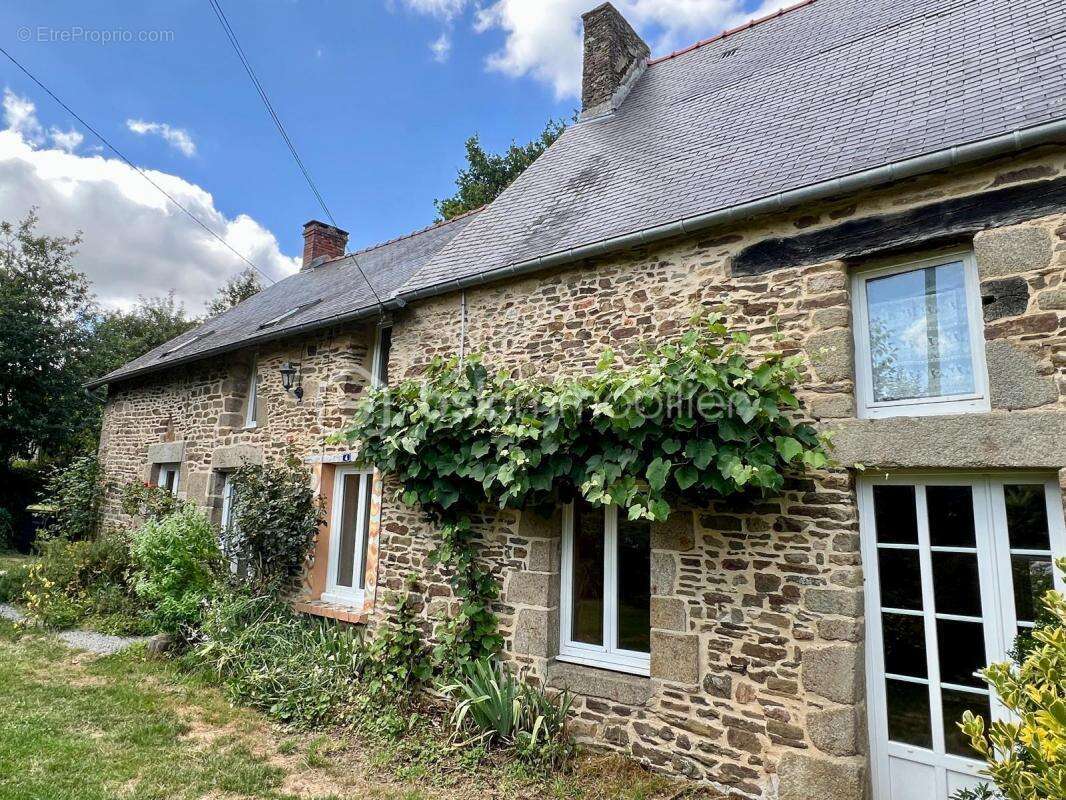 Maison à BAZOUGES-LA-PEROUSE