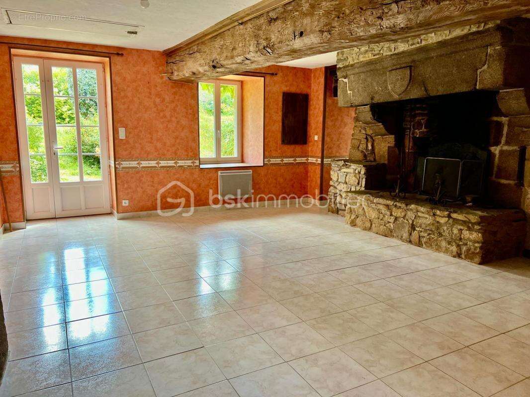 Maison à BAZOUGES-LA-PEROUSE