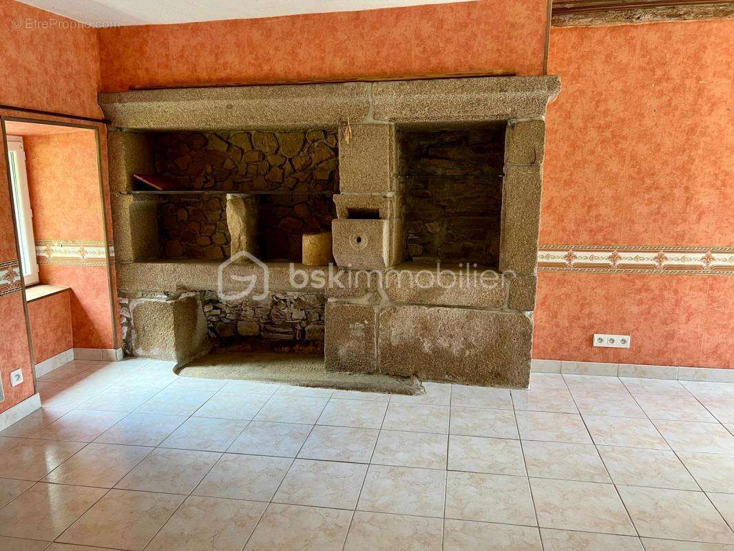 Maison à BAZOUGES-LA-PEROUSE