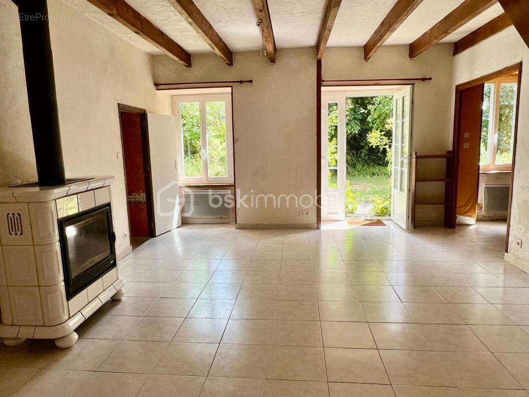 Maison à BAZOUGES-LA-PEROUSE