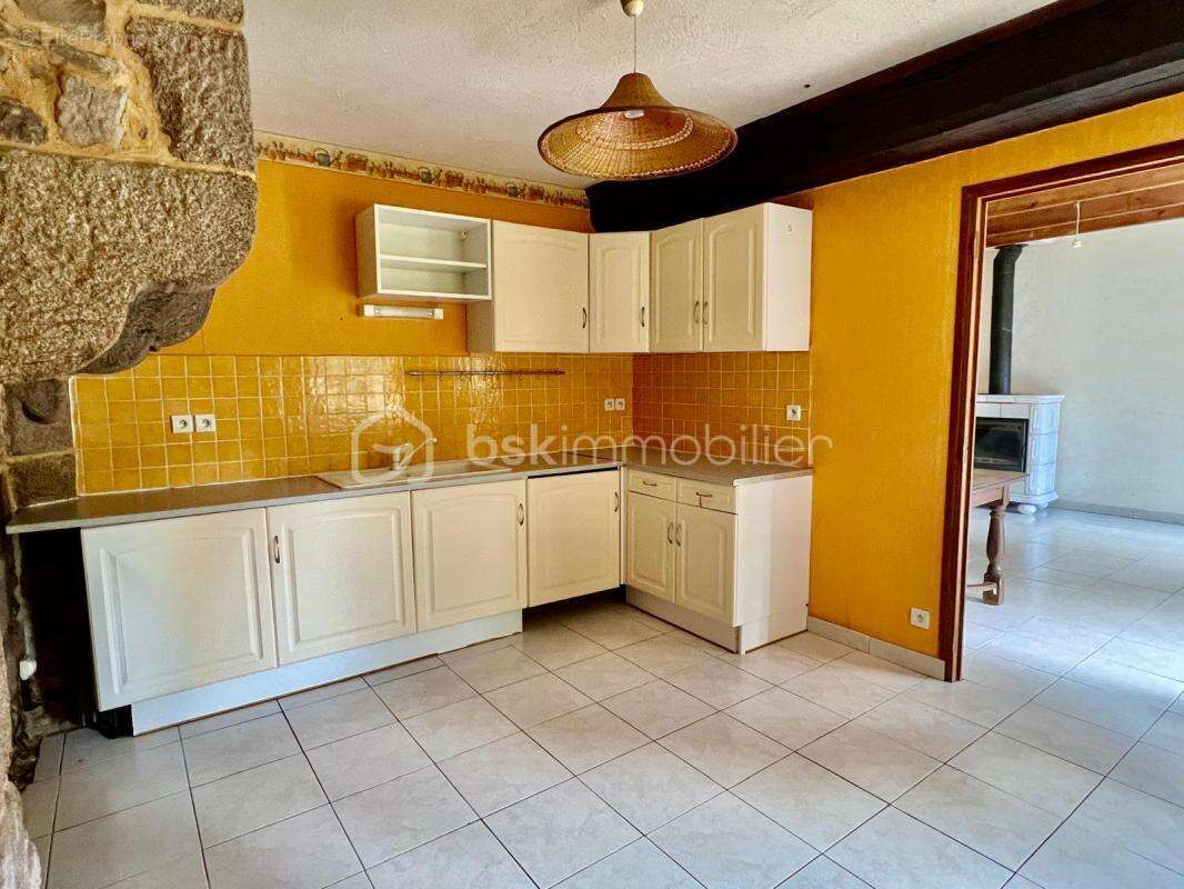 Maison à BAZOUGES-LA-PEROUSE