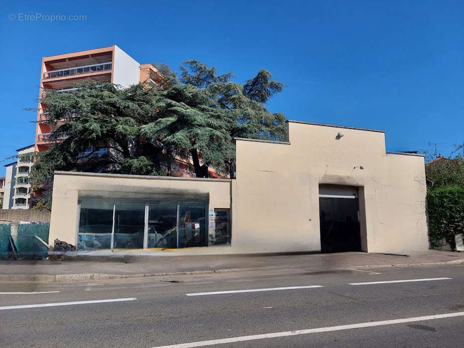 Commerce à VILLEFRANCHE-SUR-SAONE