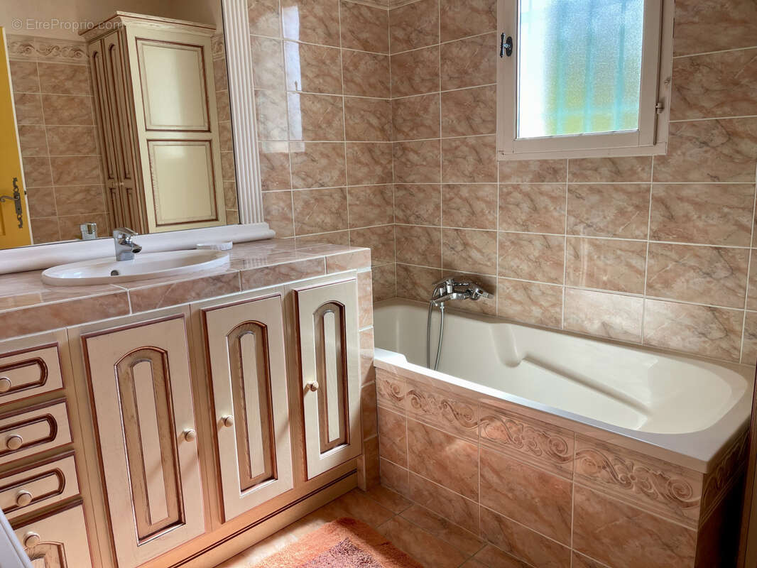 Maison à BESSE-SUR-ISSOLE