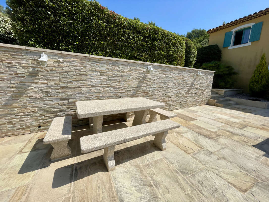 Maison à BESSE-SUR-ISSOLE