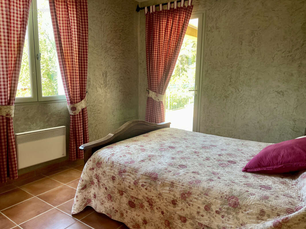 Maison à BESSE-SUR-ISSOLE