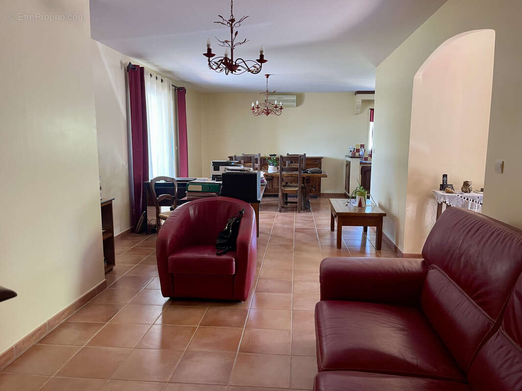 Maison à BESSE-SUR-ISSOLE