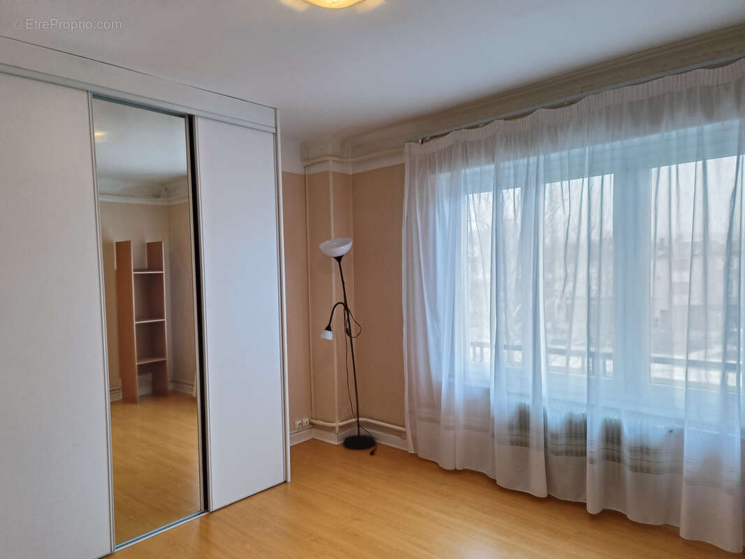 Appartement à LE PEAGE-DE-ROUSSILLON