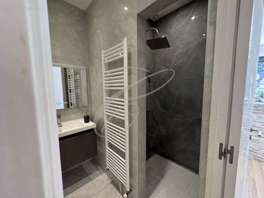 Appartement à ROQUEBRUNE-CAP-MARTIN