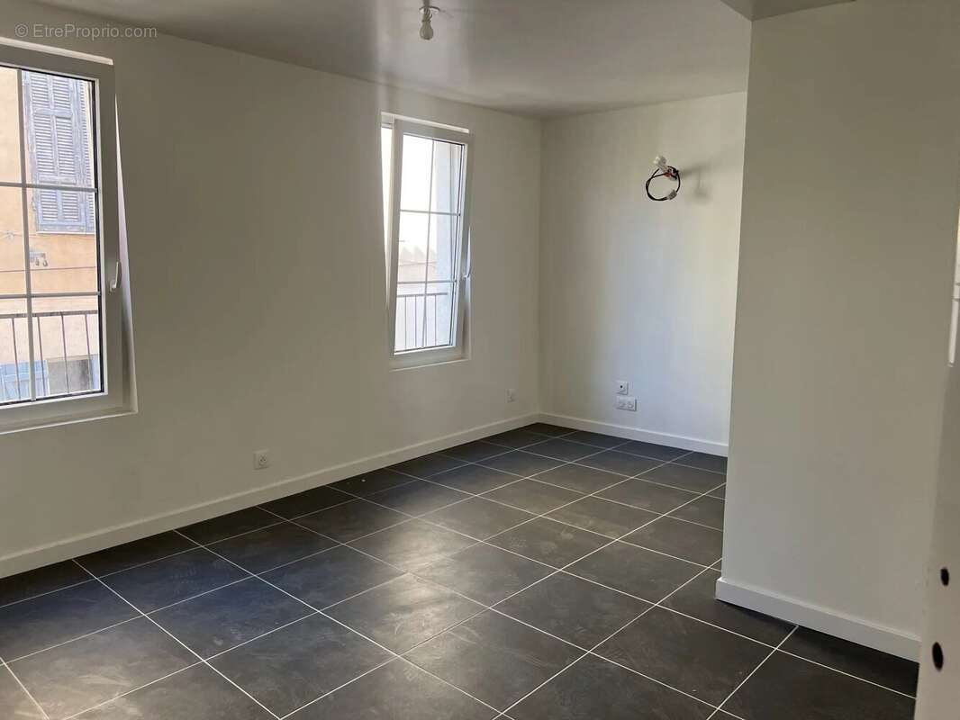 Appartement à SAINT-MAXIMIN-LA-SAINTE-BAUME