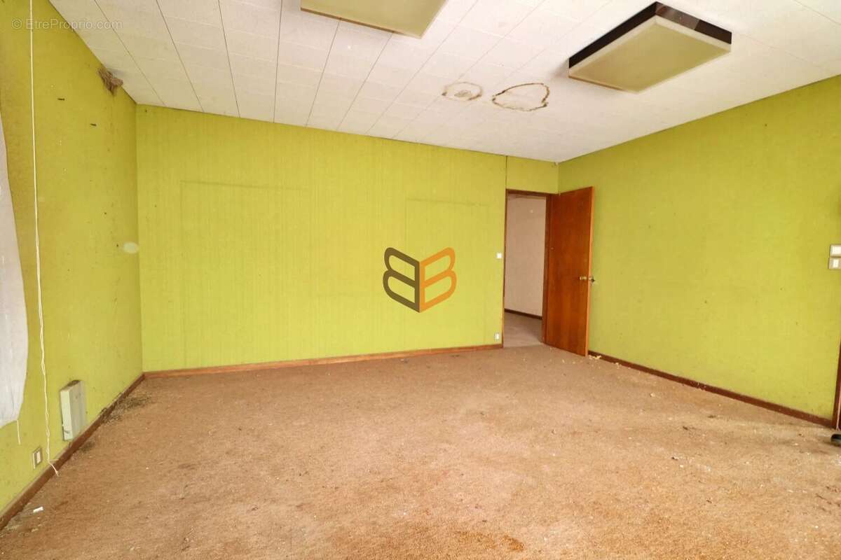 Commerce à MONTFAUCON-D&#039;ARGONNE