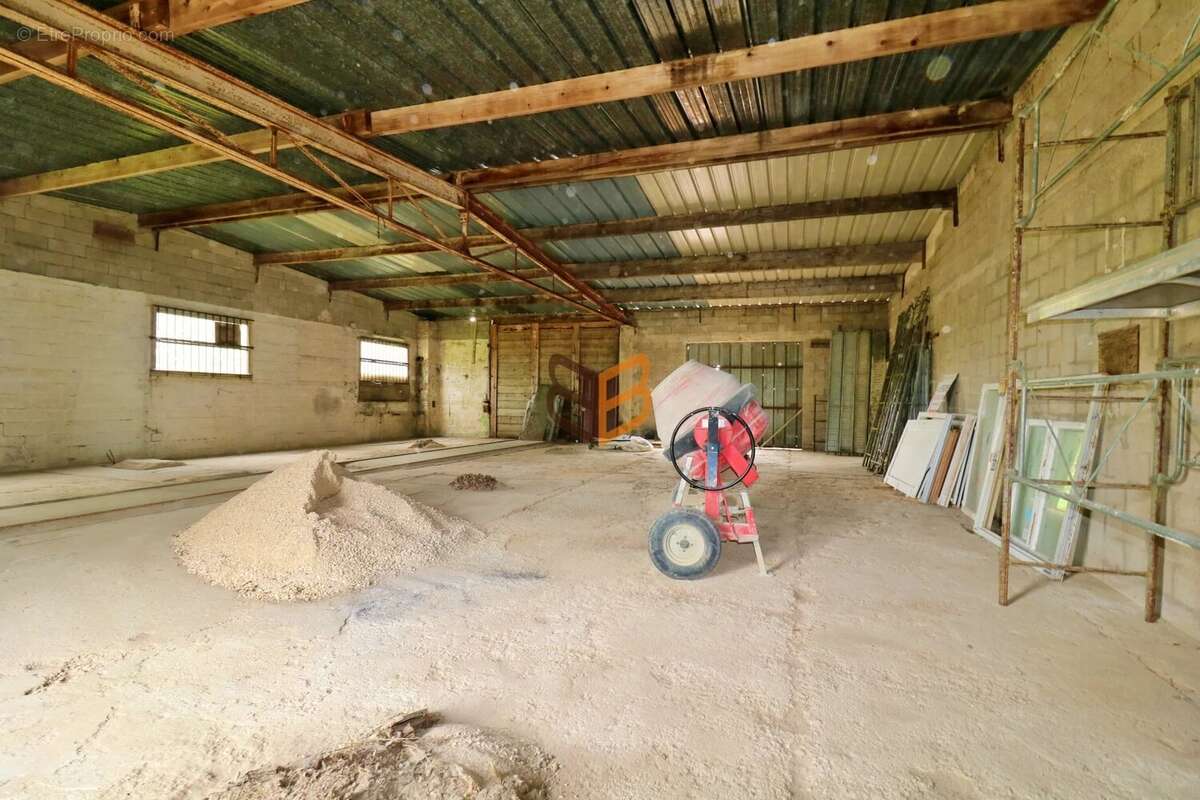 Commerce à MONTFAUCON-D&#039;ARGONNE