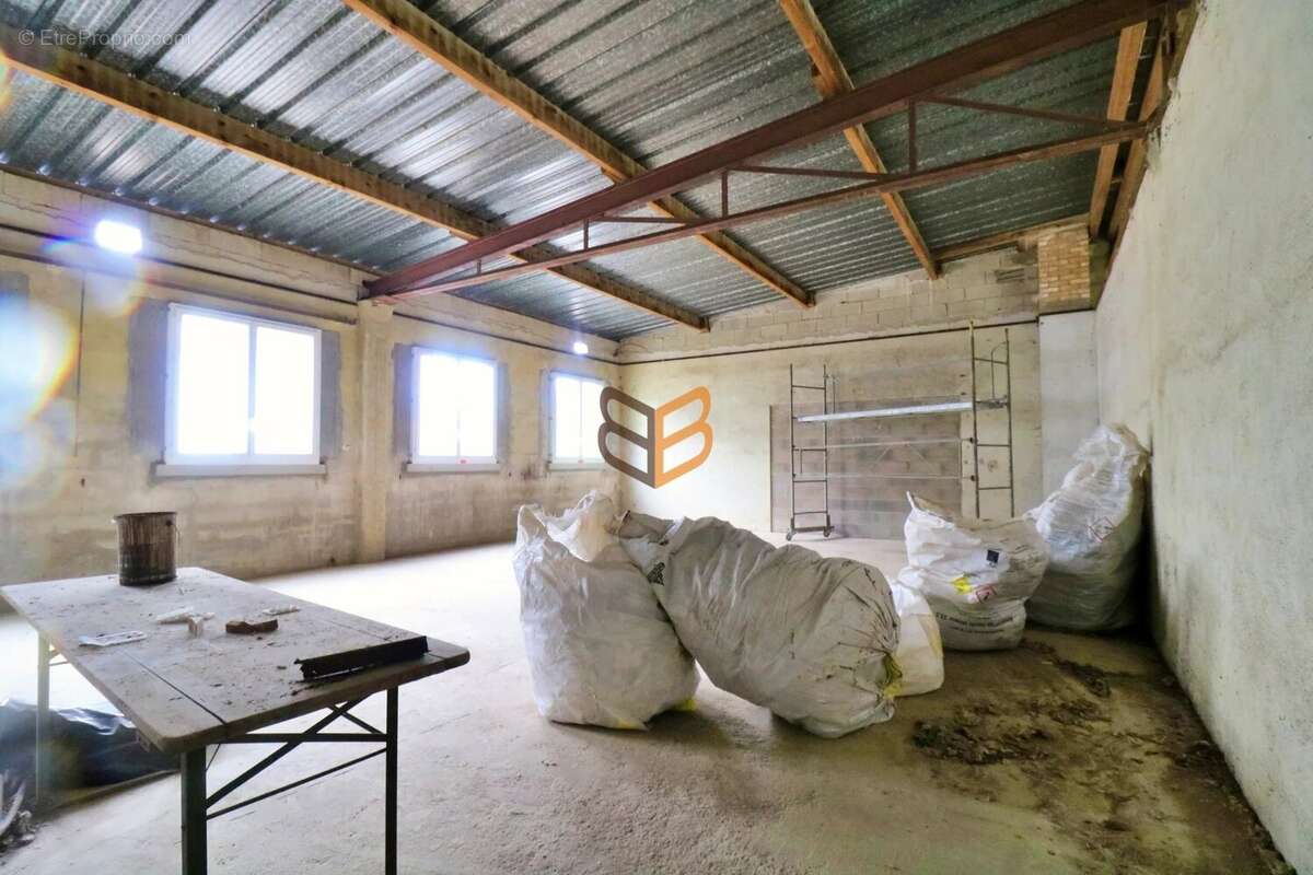 Commerce à MONTFAUCON-D&#039;ARGONNE