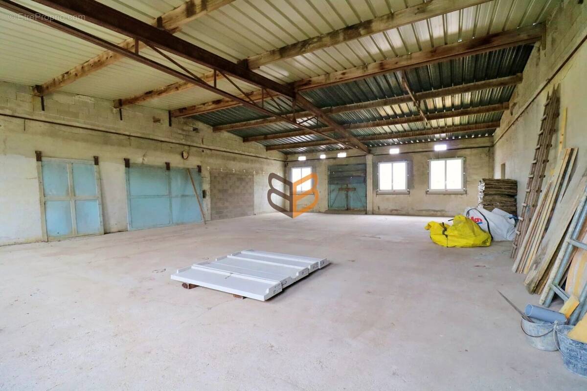 Commerce à MONTFAUCON-D&#039;ARGONNE