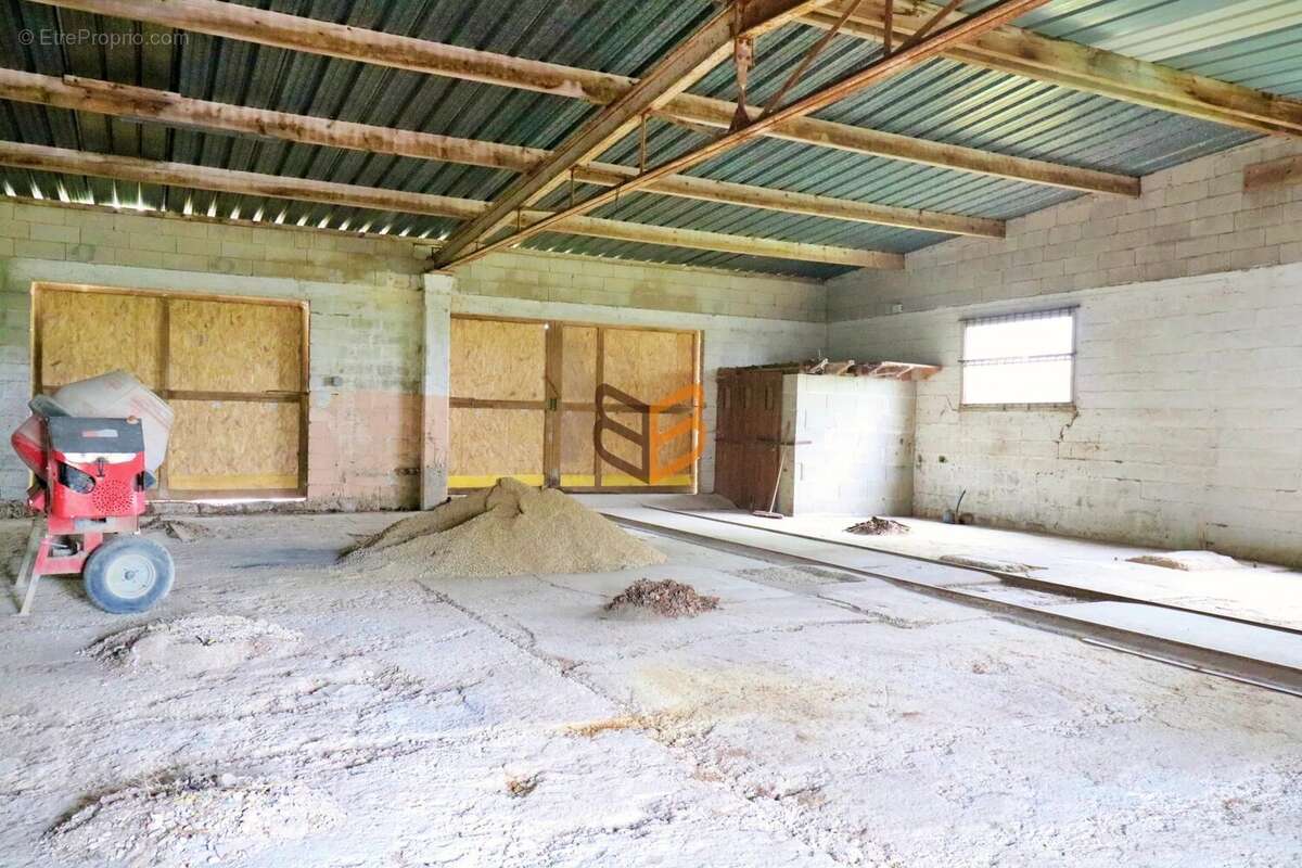 Commerce à MONTFAUCON-D&#039;ARGONNE