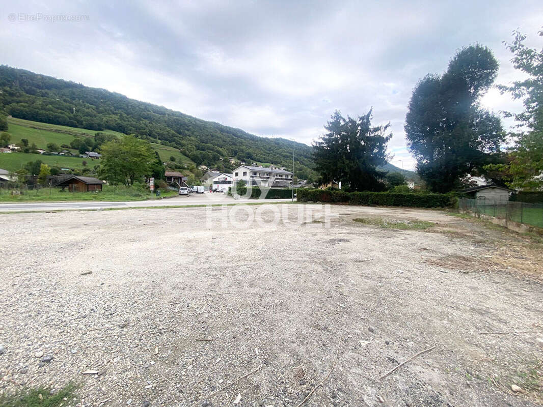 Commerce à LA ROCHETTE