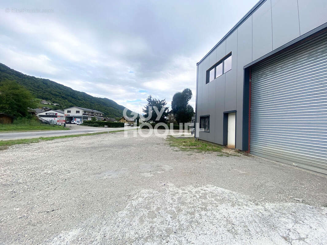 Commerce à LA ROCHETTE