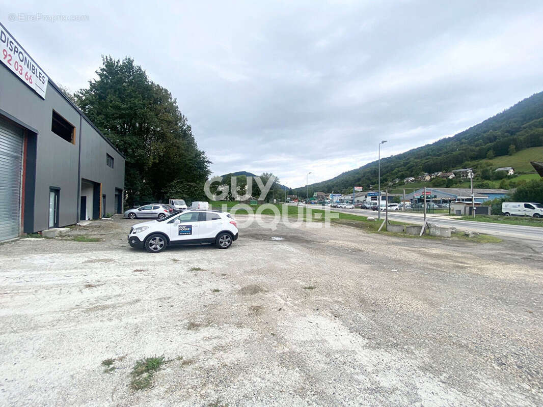 Commerce à LA ROCHETTE