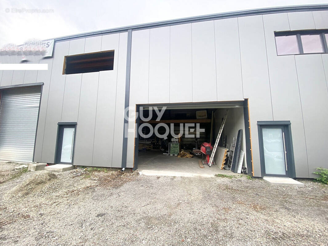 Commerce à LA ROCHETTE