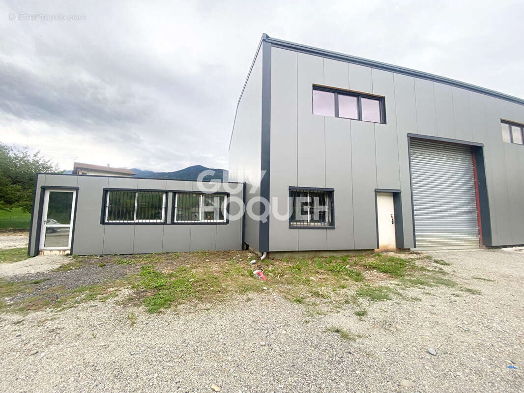 Commerce à LA ROCHETTE