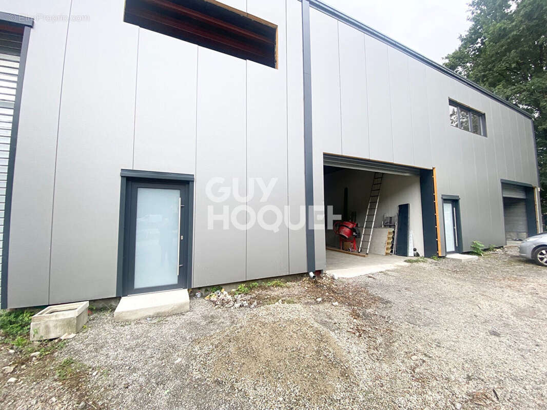 Commerce à LA ROCHETTE