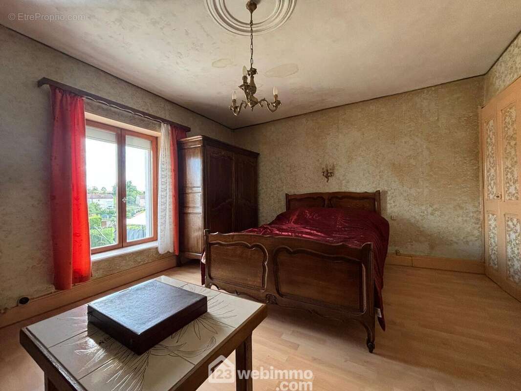 Chambre 1 - Maison à LES MONTHAIRONS