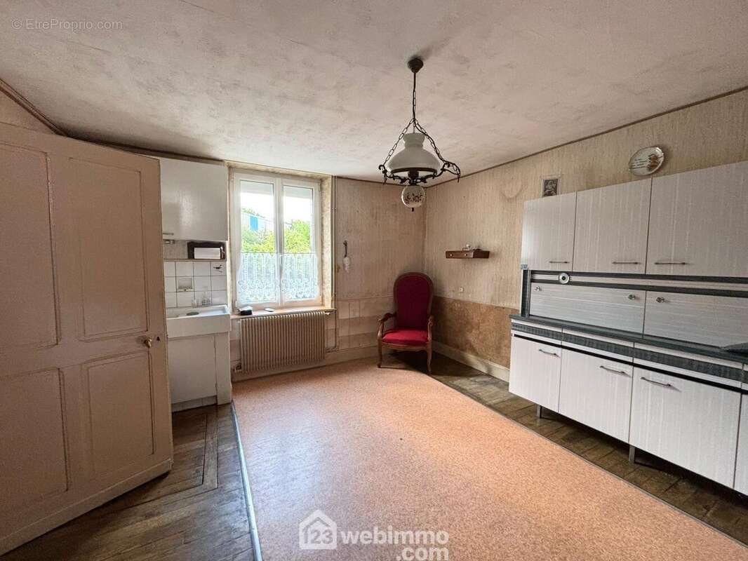 Cuisine - Maison à LES MONTHAIRONS