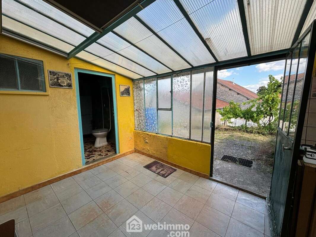 Véranda - Maison à LES MONTHAIRONS