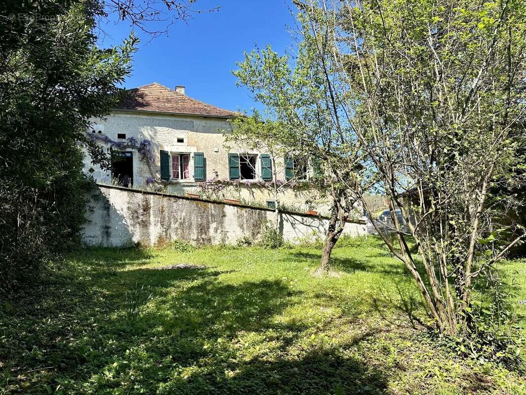 Maison à SALLES-LAVALETTE