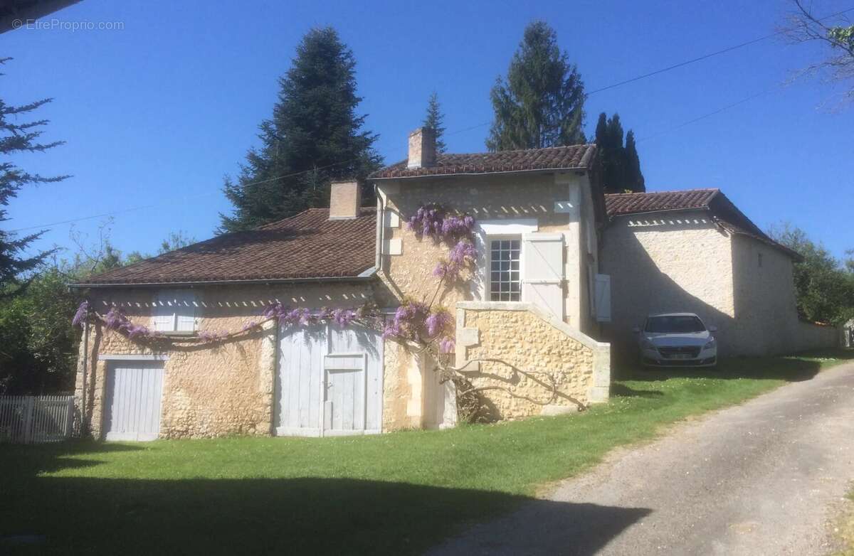 Maison à SALLES-LAVALETTE