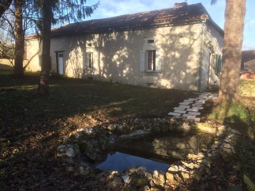 Maison à SALLES-LAVALETTE