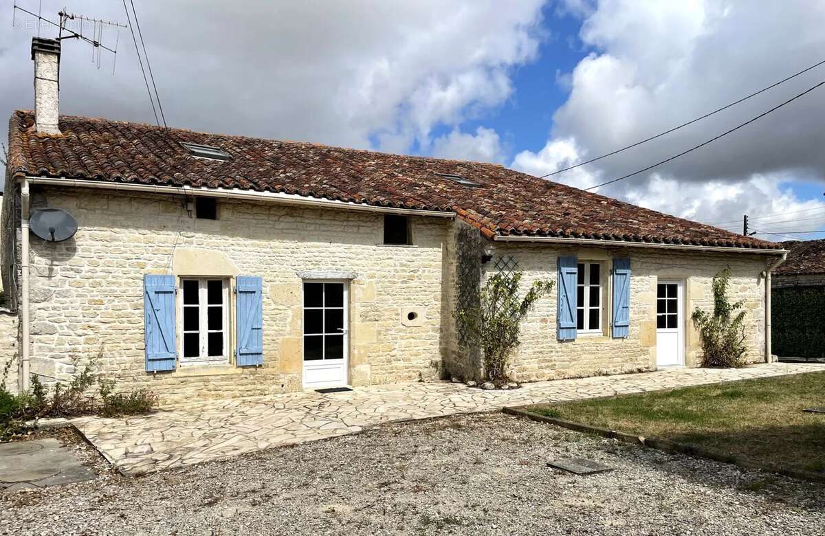 Maison à FONTAINE-CHALENDRAY