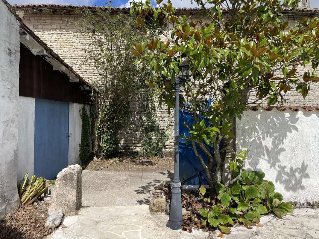 Maison à FONTAINE-CHALENDRAY