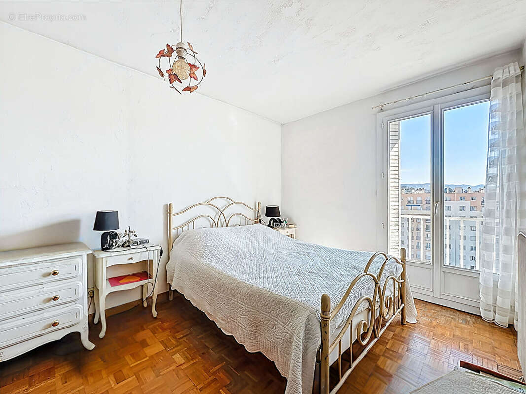 Appartement à MARSEILLE-13E