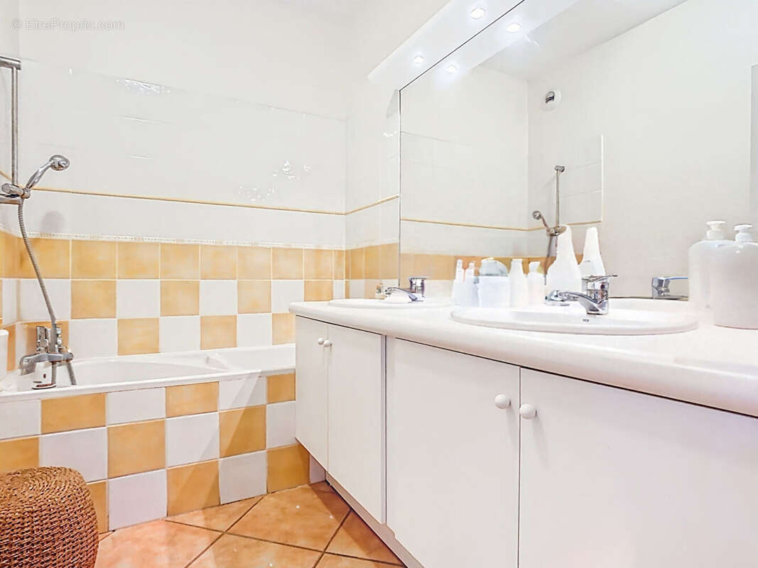 Appartement à MARSEILLE-13E