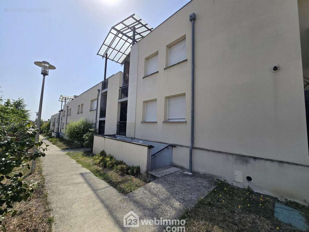 Immeuble de deux étages avec ascenseur - Appartement à BRUGES