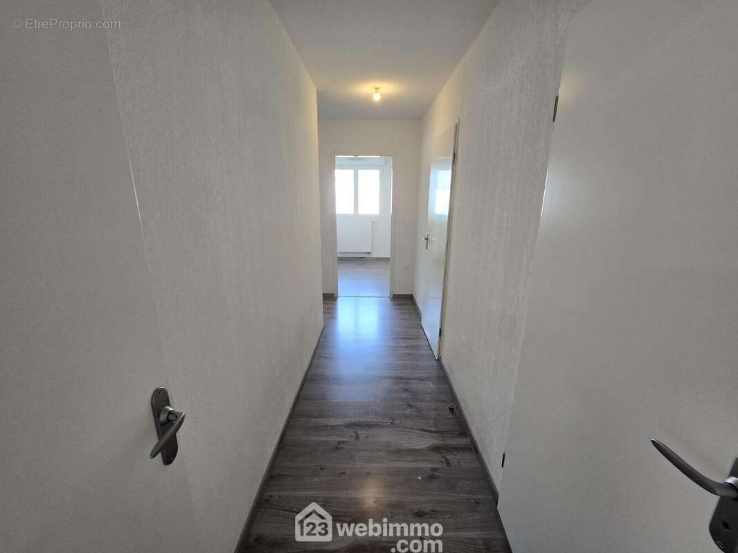 Le couloir distribuant l'espace nuit - Appartement à BRUGES